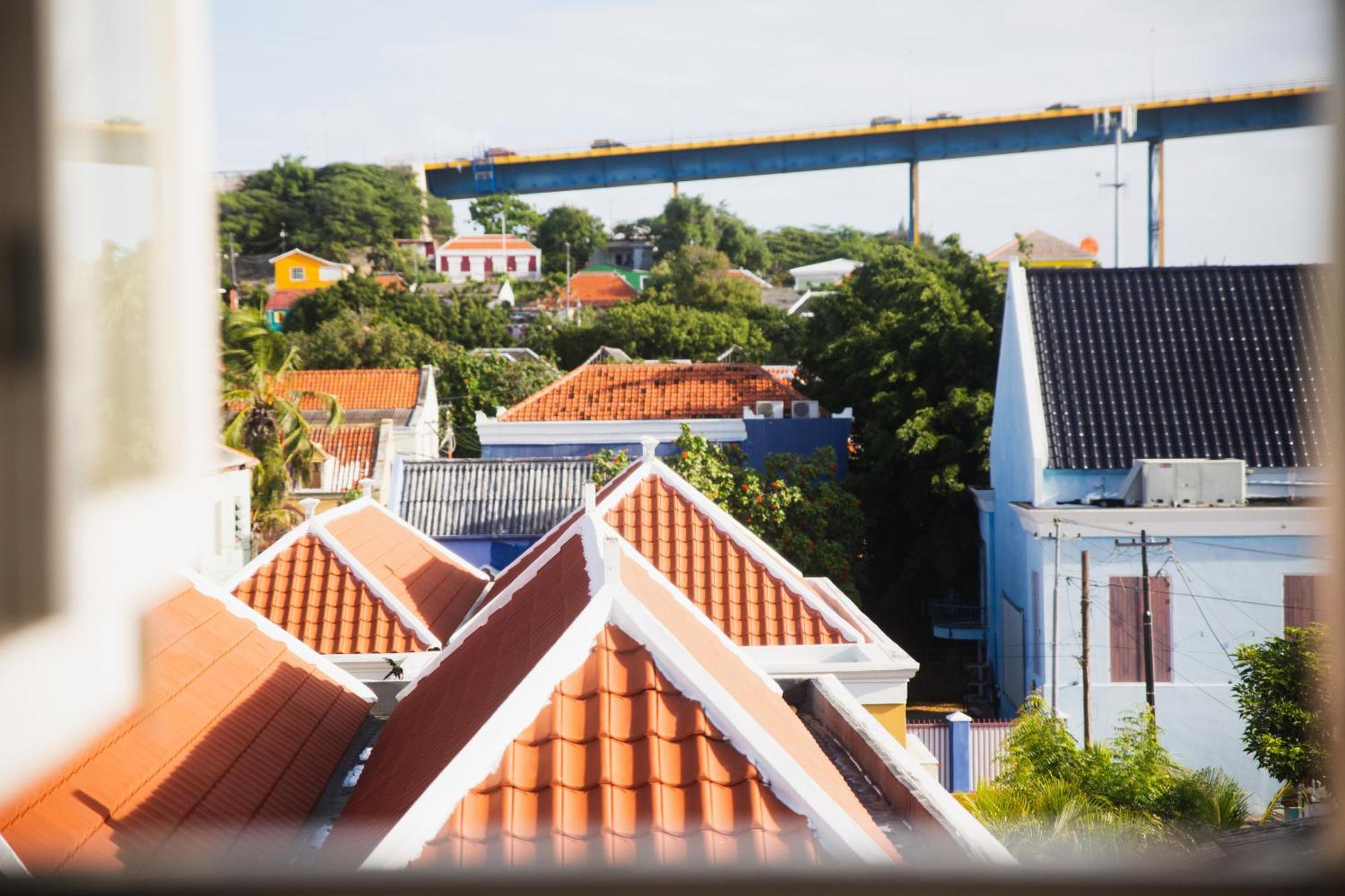 Bario Hotel Willemstad Exteriör bild
