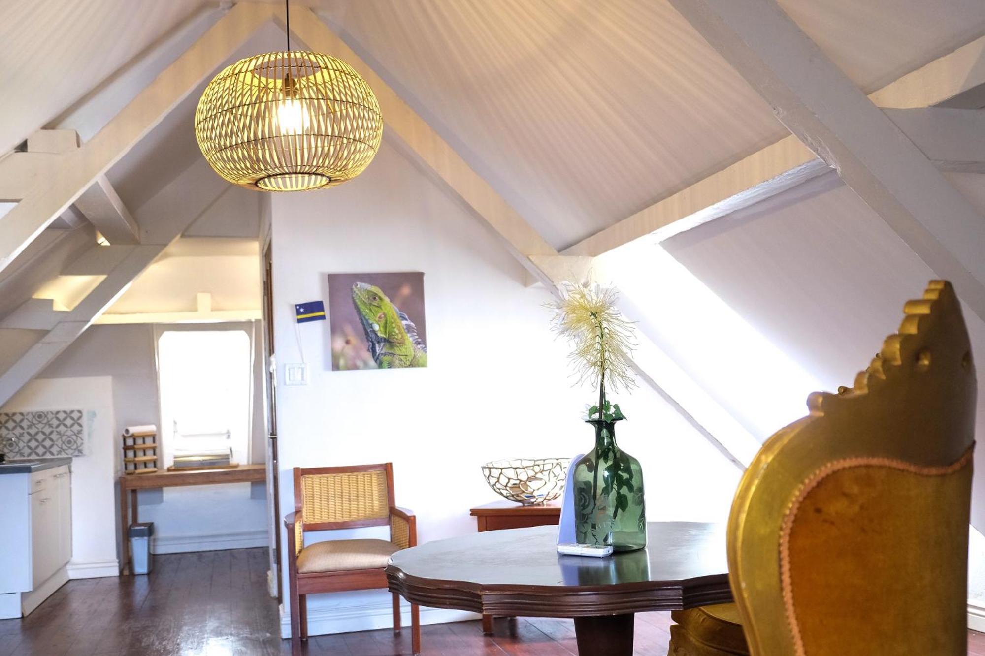 Bario Hotel Willemstad Rum bild