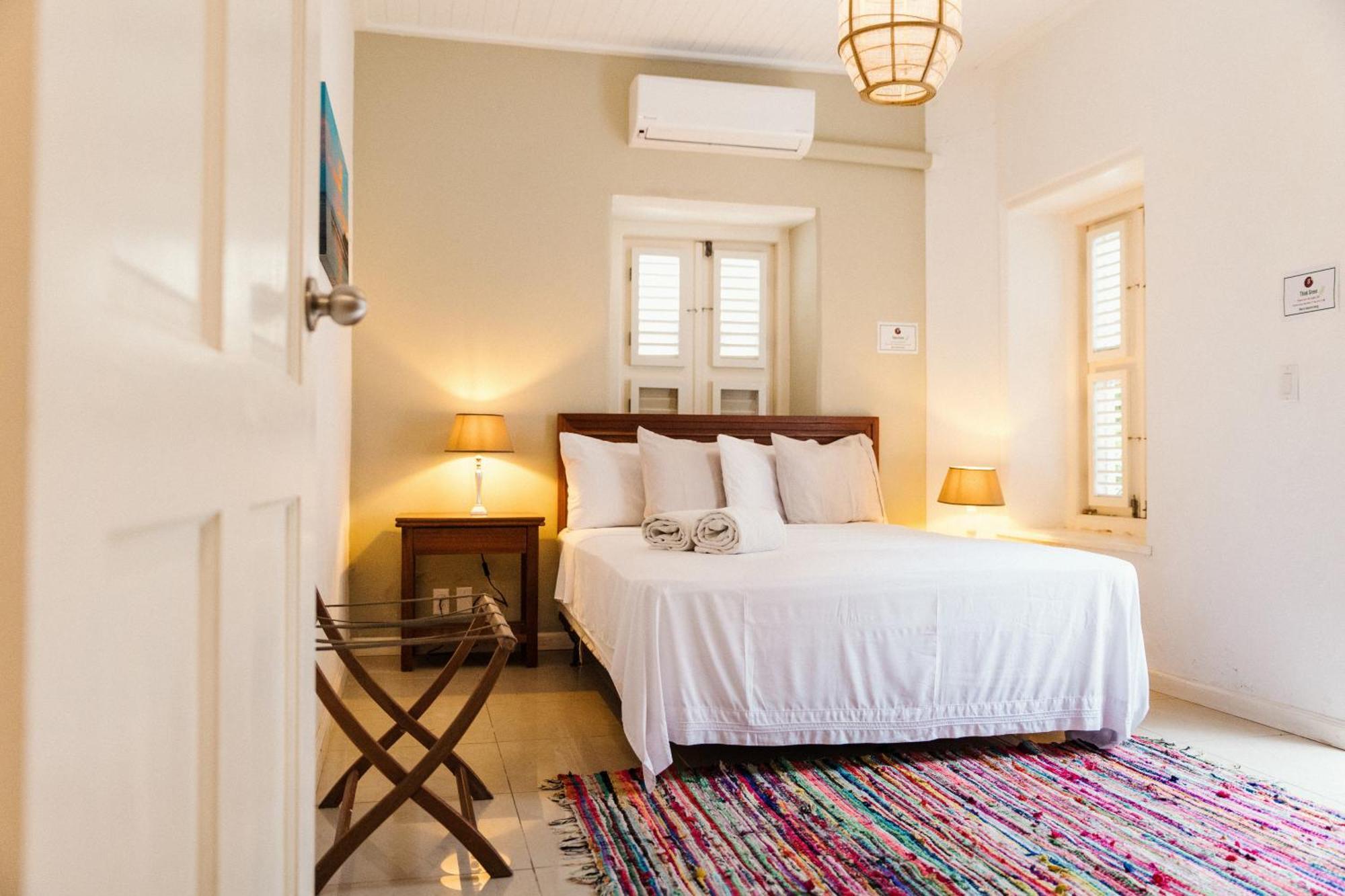 Bario Hotel Willemstad Rum bild