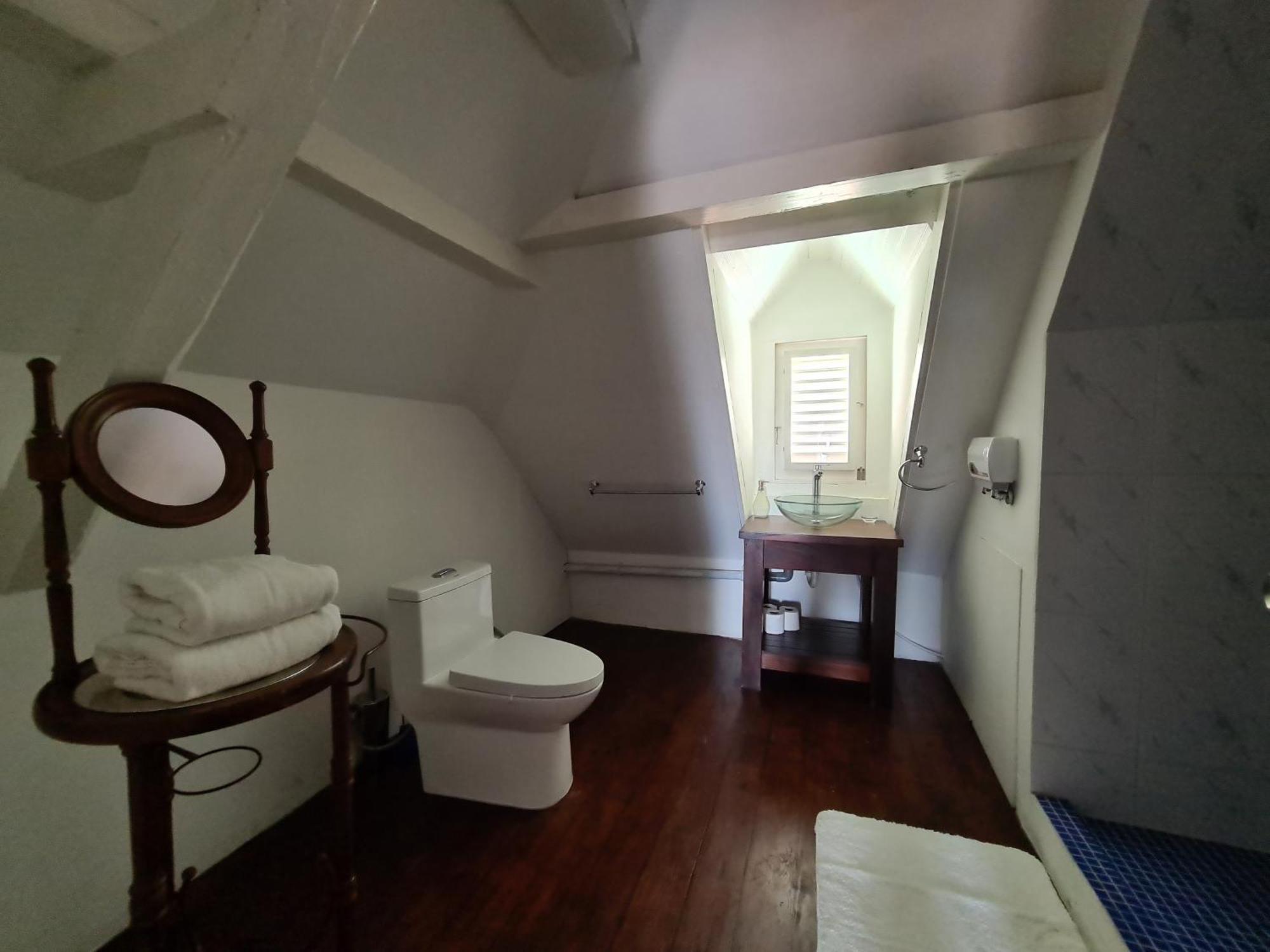 Bario Hotel Willemstad Rum bild