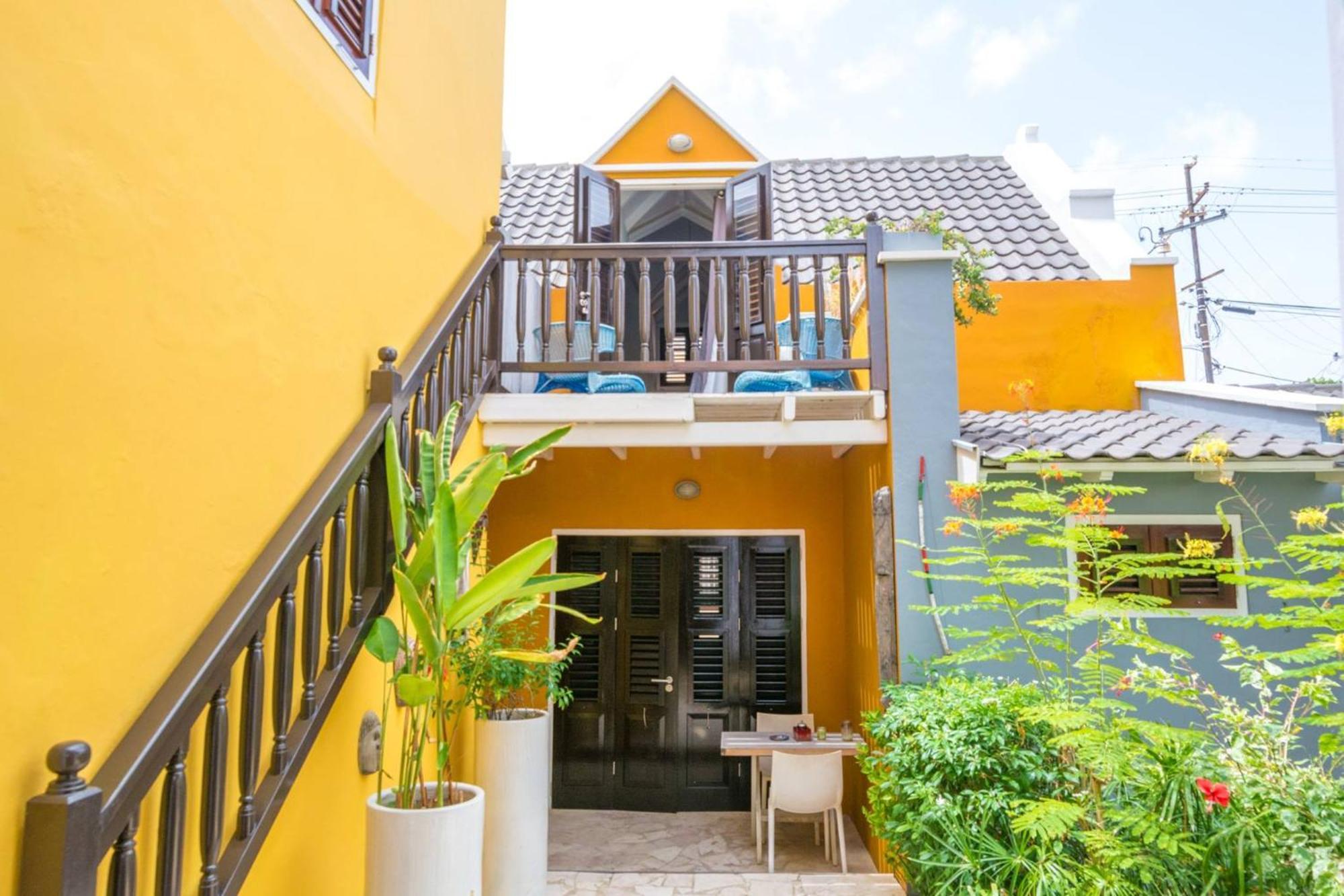 Bario Hotel Willemstad Rum bild